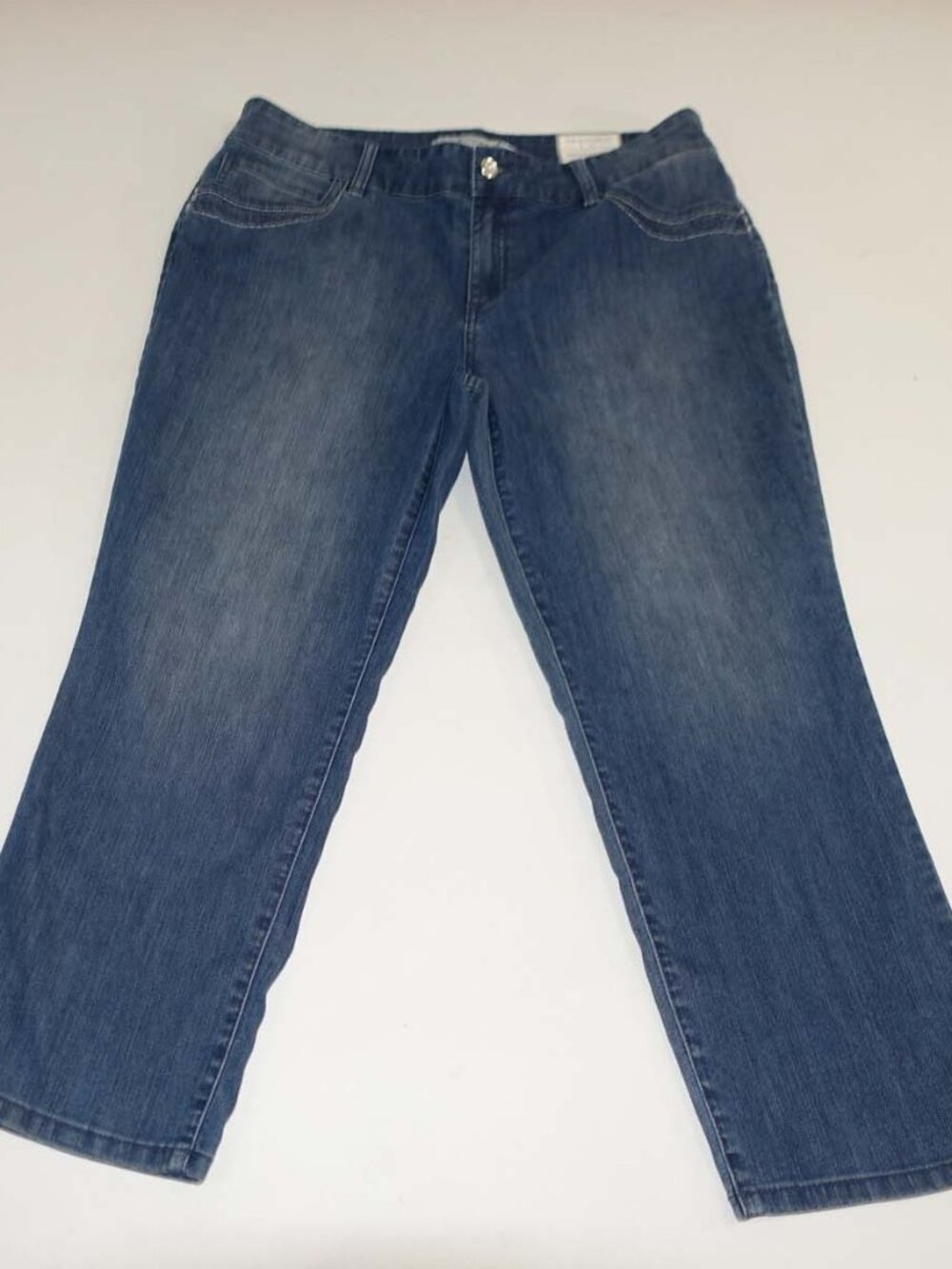 Chico's Women's Ultimate Fit Crop Jeans Size 2 / 12 NWT Blue Sparkle Pockets